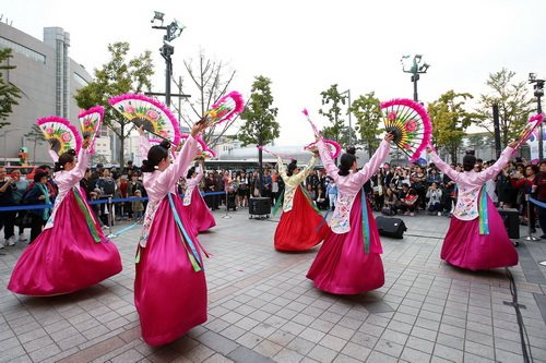 Trải nghiệm văn hóa Hàn Quốc tại lễ hội Korea Grand Sale